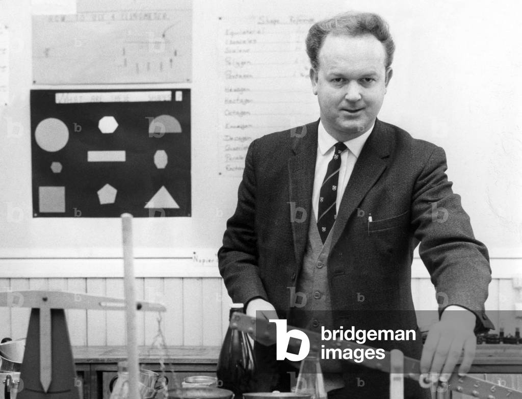 Archie MacPherson BBC Freelance Sports Commentator & maths teacher, pictured using scales during demonstration in class January 1968 (photo)