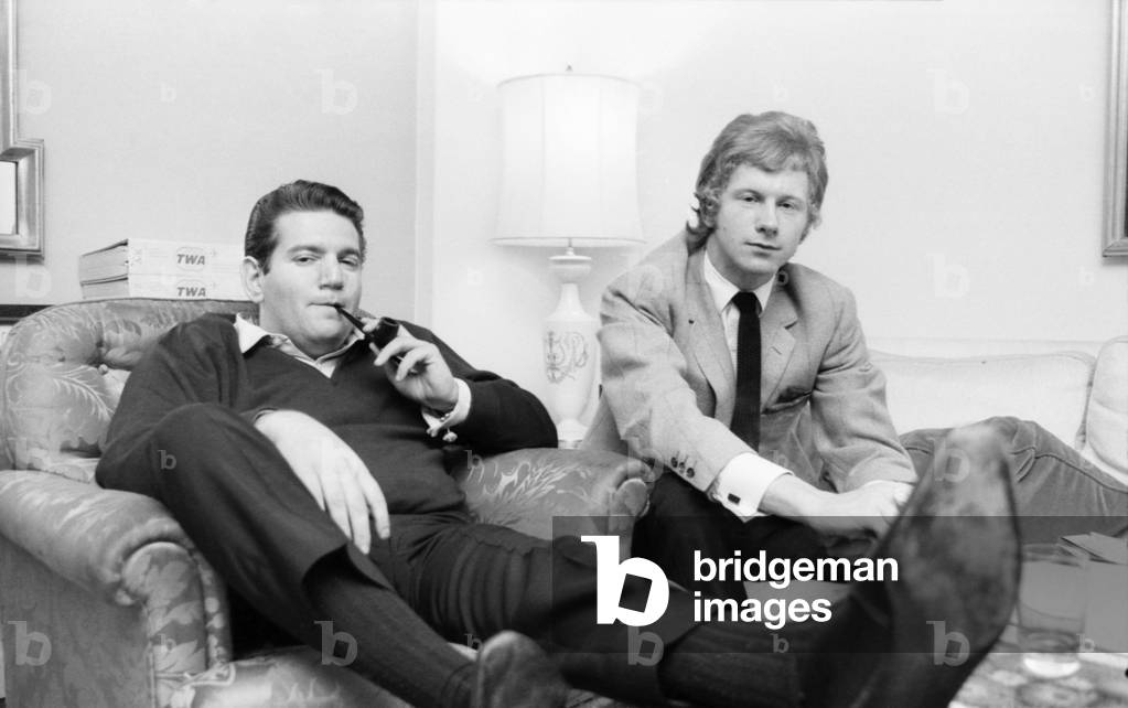 Allen Klein (left) and Andrew Loog Oldham meeting in London's Hilton Hotel discussing Klein's involvement in the management of the Rolling Stones om 24 August 1965/ Later the band joined them to discuss their affairs.