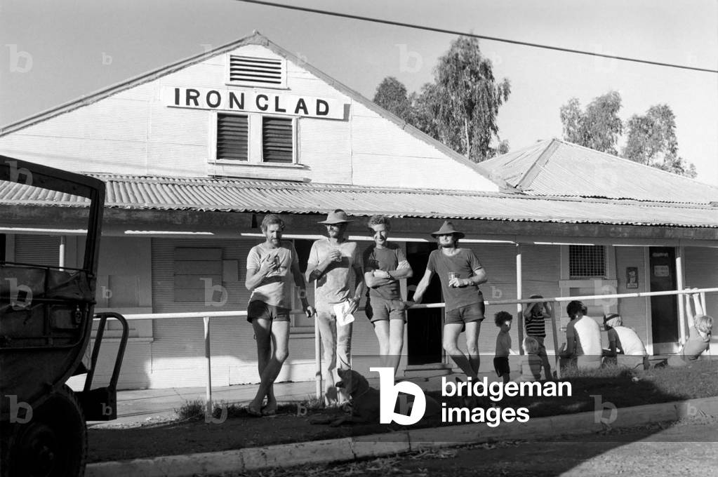 Marble Bar Western Australia: Ironclad hotel with its corrugated iron roof and some of the customers outside, April 1977 (b/w photo)