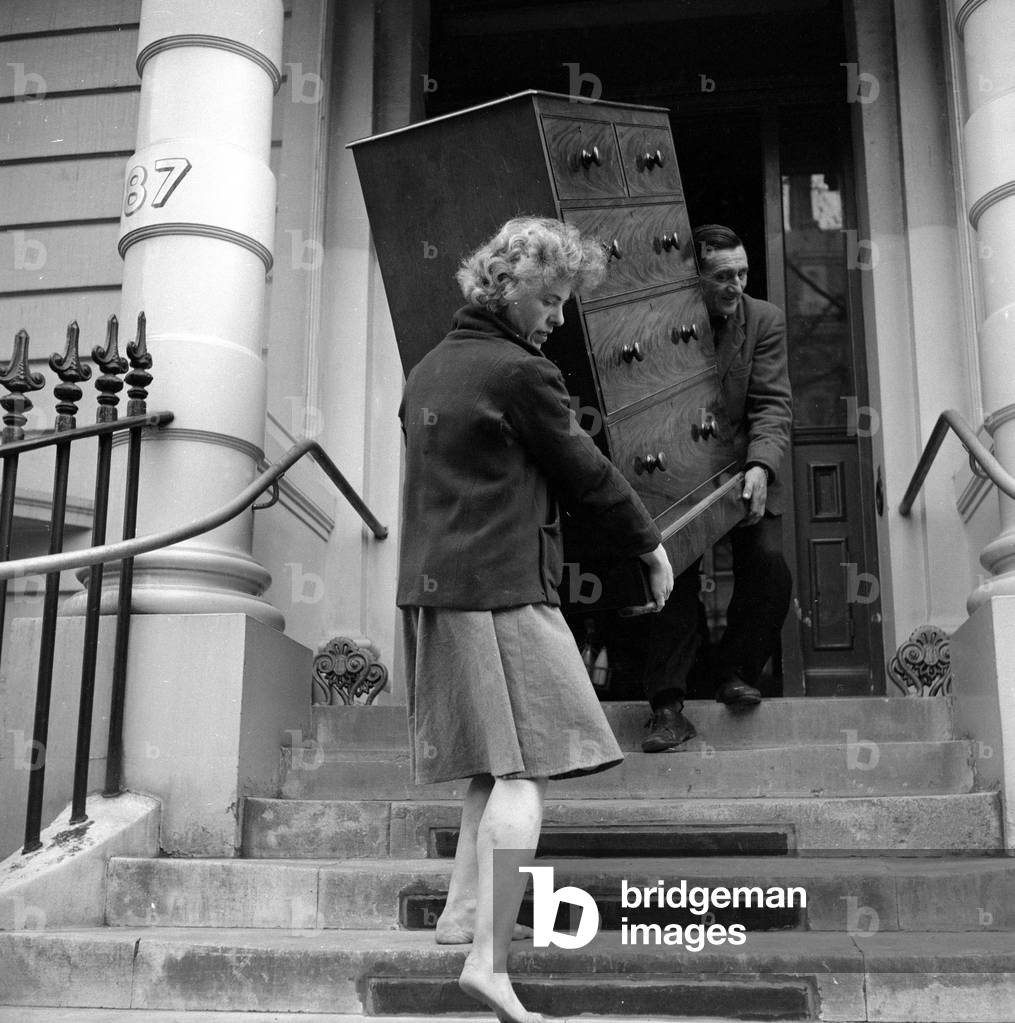 Doreen Bennongton a female furniture remover
Circa 1962