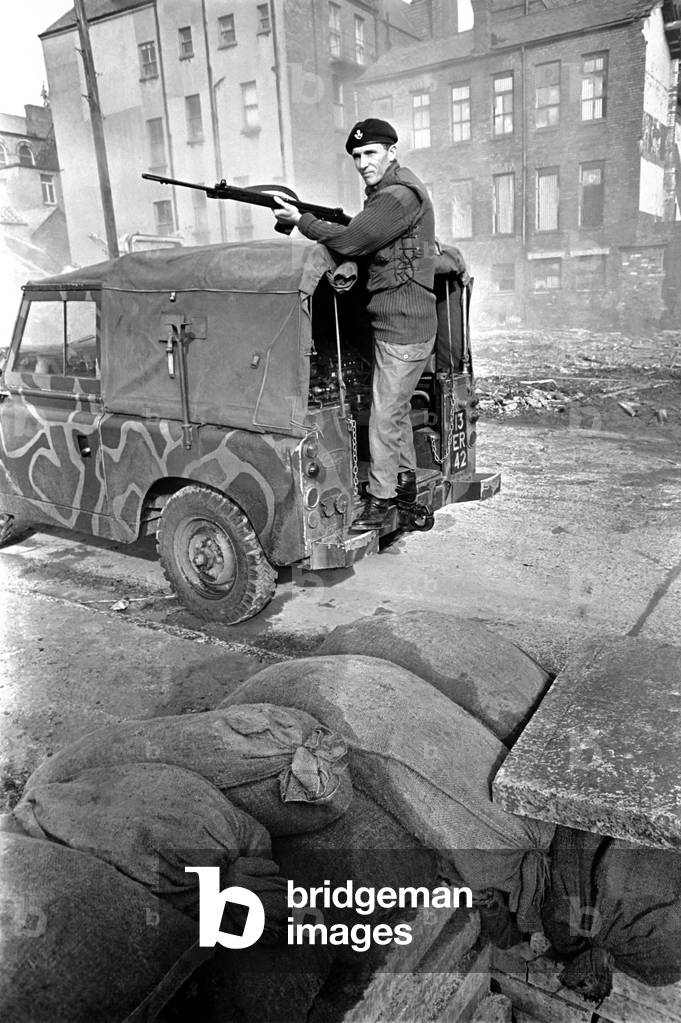 Northern Ireland October 1969. Soldiers seen here patrolling the streets of Belfast. October 1969 Z10441-004