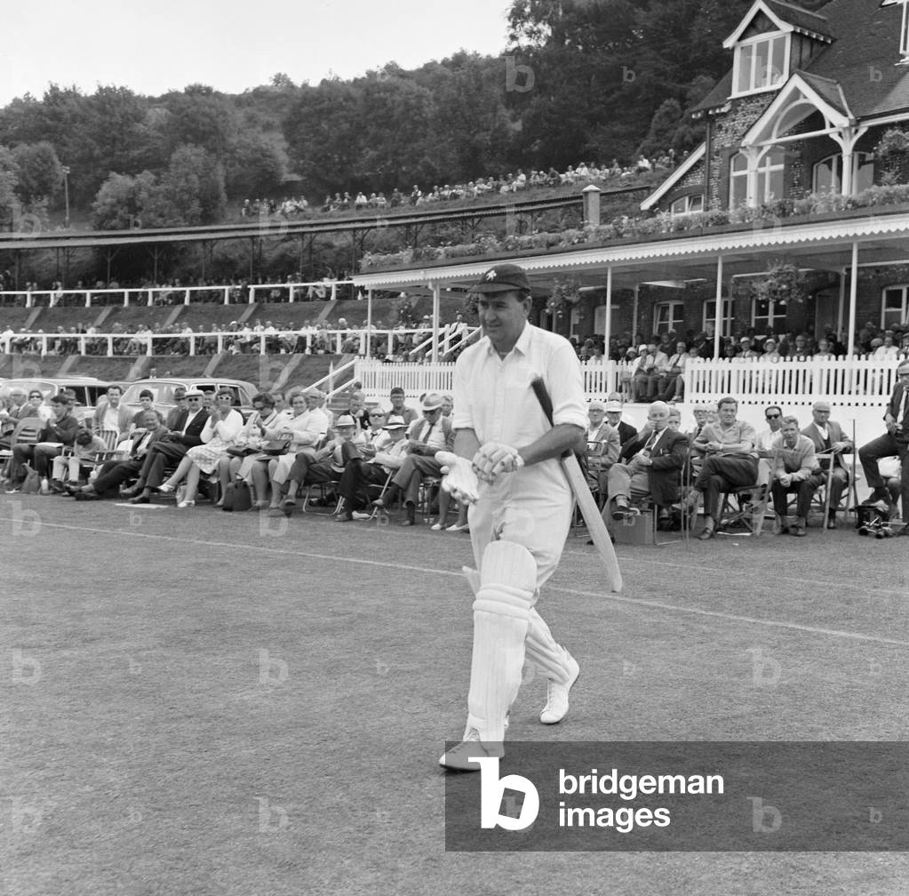 County Championship 1967.
Kent v. Warwickshire at Crabble Athletic Ground, Dover.
Colin Cowdrey goes into bat.
30th August 1967.
