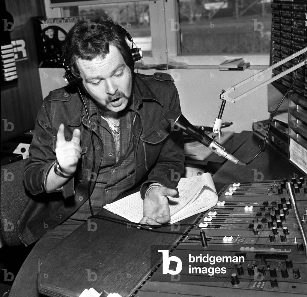 Metro Radio D J James Whale seen here at work in the studio.
April 1976
P76 - 371