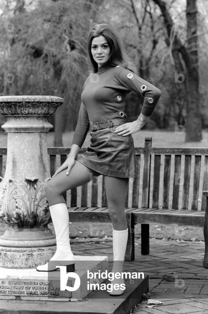 23 year old Angie Grant plays the part of Cynthia, the girl who seduces Donald Pleasance in the film 