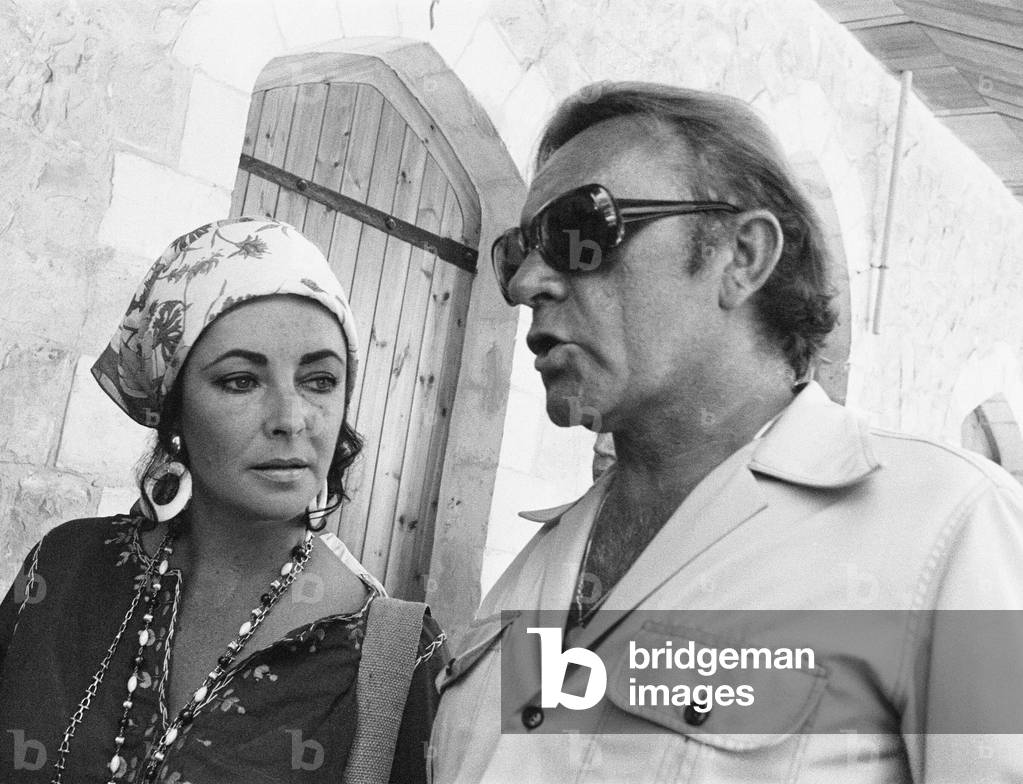 Richard Burton & Elizabeth Taylor in Jerusalem, Israel 30th August 1975.

The couple, who divorced 14 months ago, have been together 2 weeks & plan to remarry again.