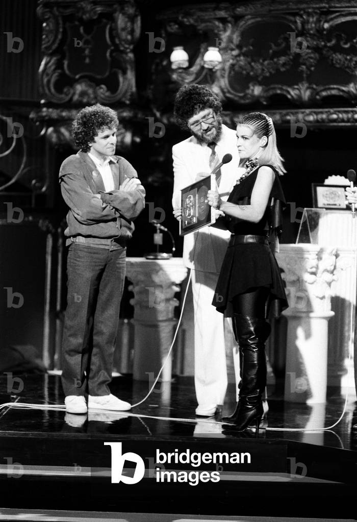 Daily Mirror British Rock & Pop Awards at The Lyceum, London. Toyah Willcox receiving 'Best Female Singer of 1981' award. Pictured on stage with Leo Sayer and Dave Lee Travis. 23rd February 1982.