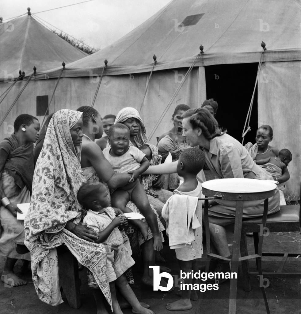 East African groundnuts scheme. Open air hospital at Kongwa - Sister Helen Porter with native mothers and babies. May 1952 O15017-002