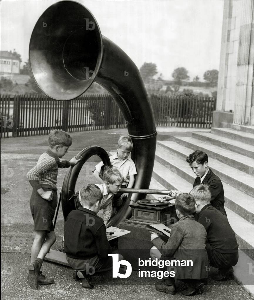 This is a low res scan. If you require the hi res image please email urn to desk@mirrorpix.com Gramophone - Children. 11th July 1944 (b/w photo)