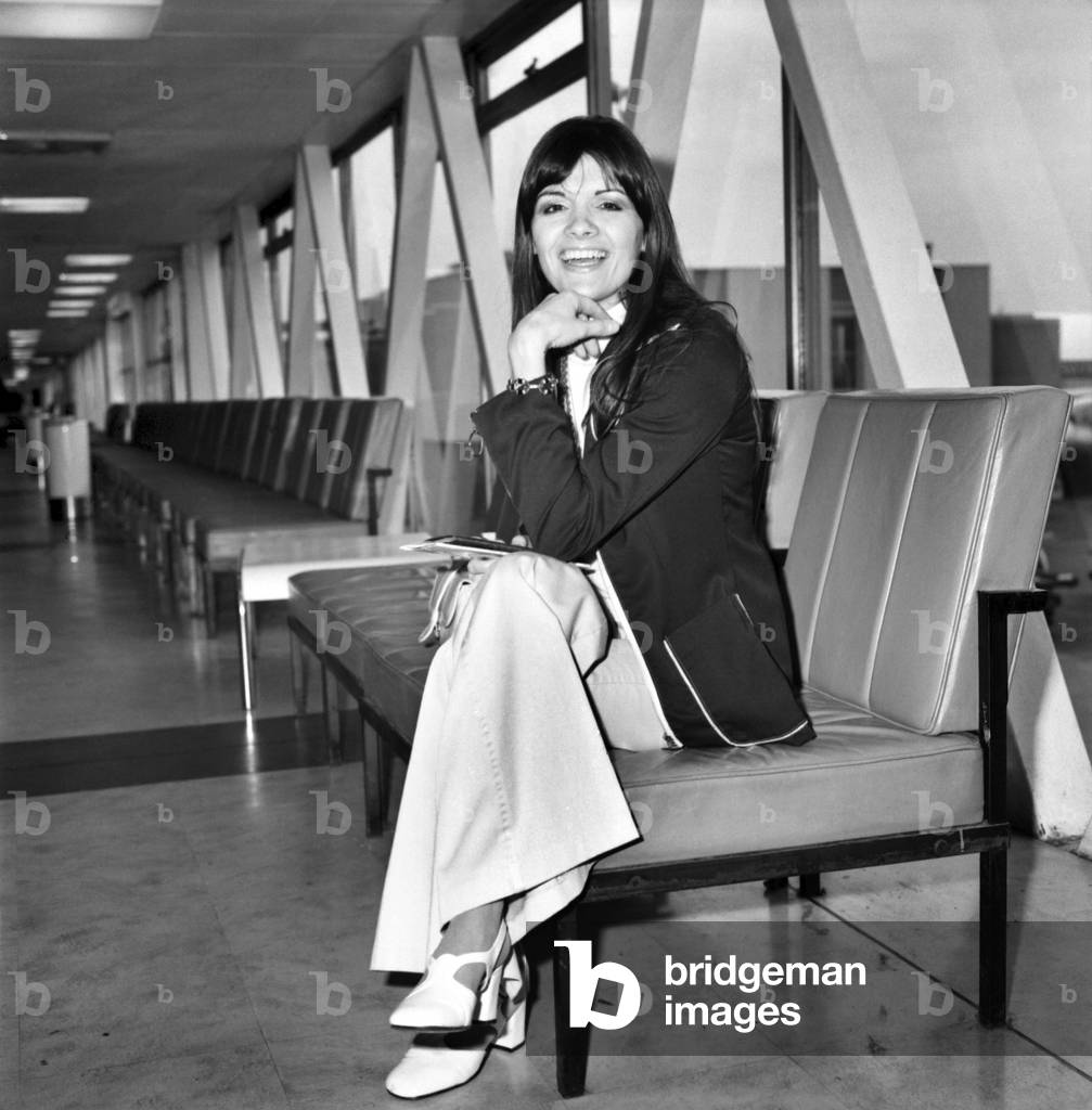 Singer Eve Graham left Heathrow Airport today for Los Angeles, where she hopes soon to start recording, January 1975