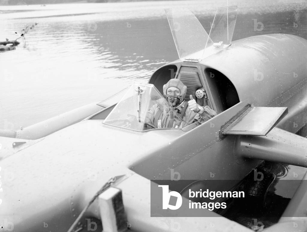 Donald Campbell breaks the Water Speed Record in Bluebird K7 on Ullswater, 23rd July 1955 (b/w photo)