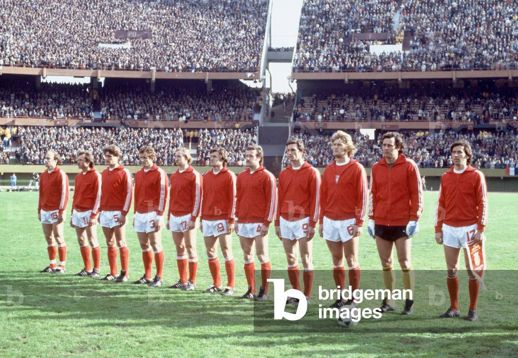 World Cup First Ground Group Two match in Buenos Aires, Argentina. West Germany 0 v Poland 0. The Polish team line up before the match. Left to right: Grzegorz Lato, Bohdan Masztaler, Adam Nawalka, Henryk Maculewicz, Andrzej Szarmach, Wlodzimierz Lubanski, Antoni Szymanowski, Wladyslaw Zmuda, Jerzy Gorgon, Jan Tomasewski and Kazimierz Deyna. 1st June 1978 (photo)