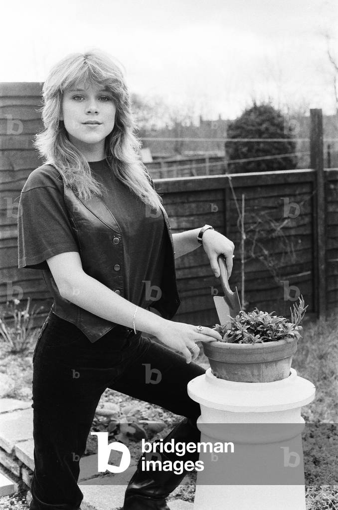 Samantha Fox contestant Miss Sunday People competition, aged 16 years old, pictured at home in garden January 1983 (b/w photo)