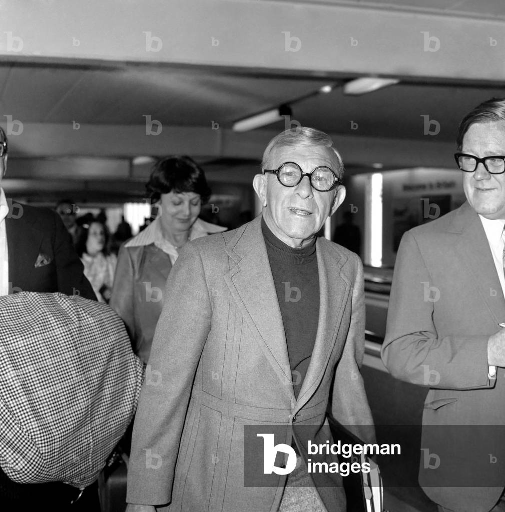 George Burns, U.S. comedian, May 1976 (b/w photo)