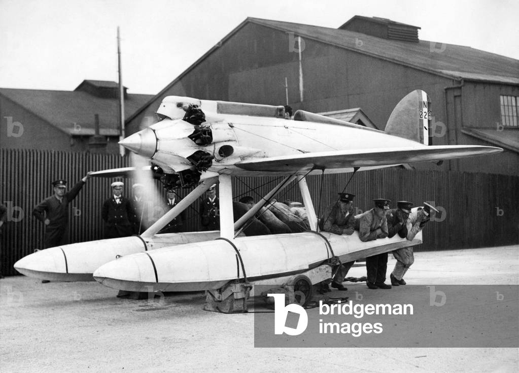 This Short Crusader was the American entrant for the 1927 Schneider Trophy in Venice; seen here at Felixstowe, Suffolk where the seaplane was involved in trials prior to the event, c.1927