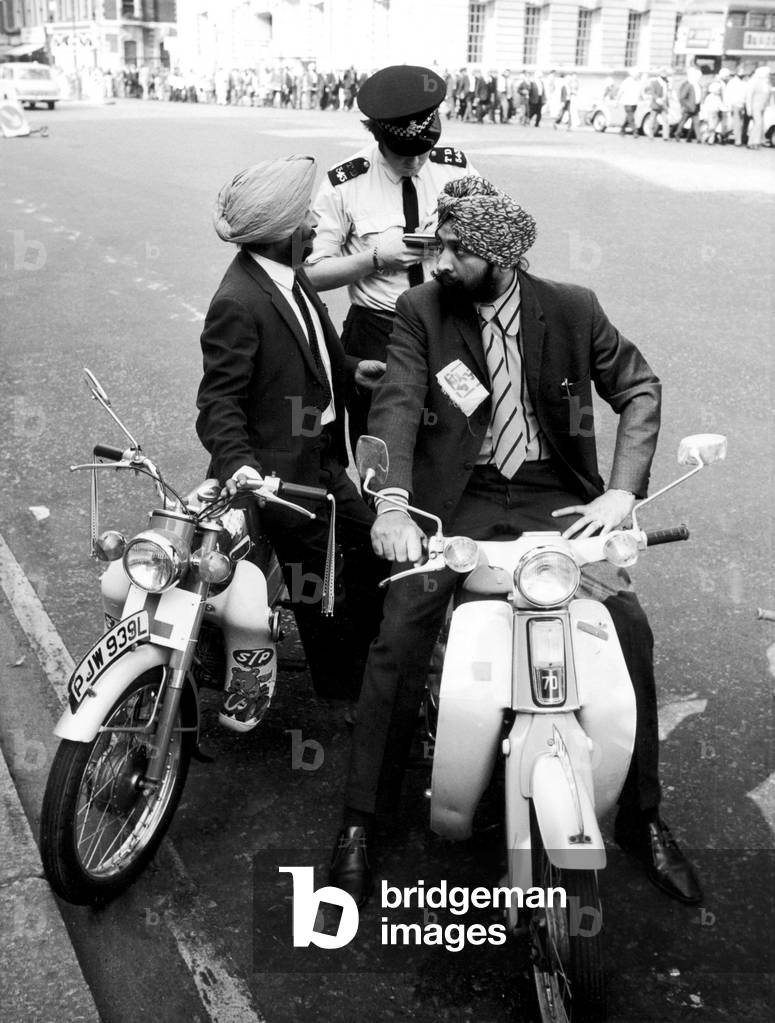 Plans for a defiant burn up by six turbaned Sikh motorcyclists spluttered out abruptly. The Sikhs had hoped to have lead a London march by 3000 