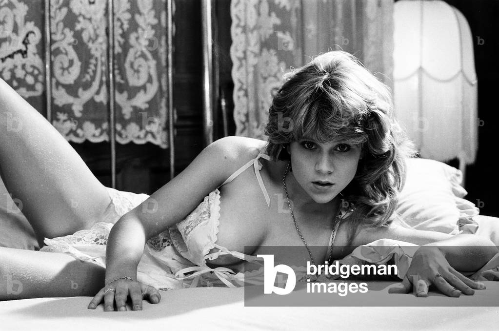 Samantha Fox contestant Miss Sunday People competition, aged 16 years old, pictured at home January 1983 (b/w photo)