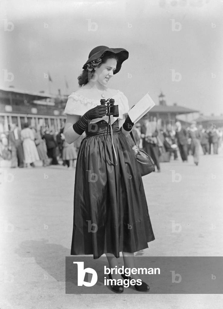 St Leger, Spectator Fashions 1949 (b/w photo)