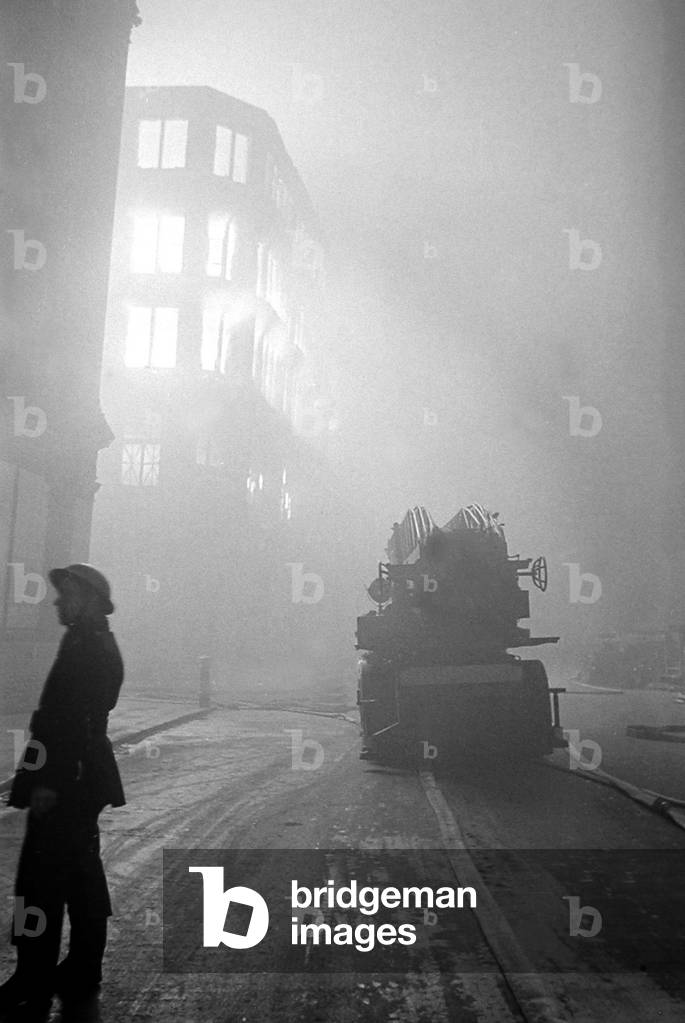 Fire of H.E. Blitz on the city of London, 29th December 1940 (b/w photo)