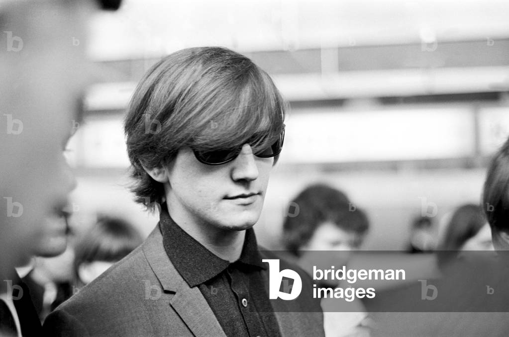 Wayne Fontana with The Mindbenders, boarding a plane, 21st April 1965 (b/w photo)