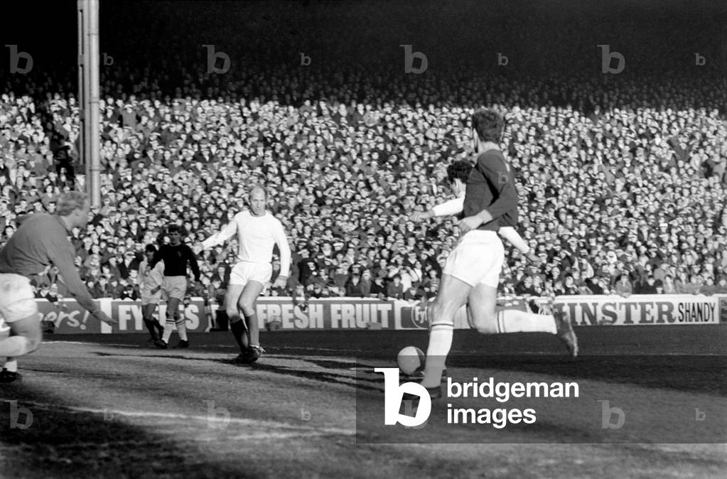 English League Division One matchBurnley 1 v Manchester United 1. Action during the match. November 1969 (photo)