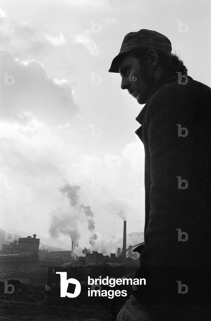 Ebbw Vale, Wales. Welsh steelworker makes his way home from the British Steelworks of Ebbw Vale, 11th March 1971 (b/w photo)