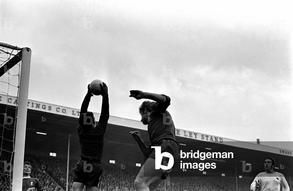 Derby v. Liverpool. Green and Roger Hunt. November 1969 (photo)