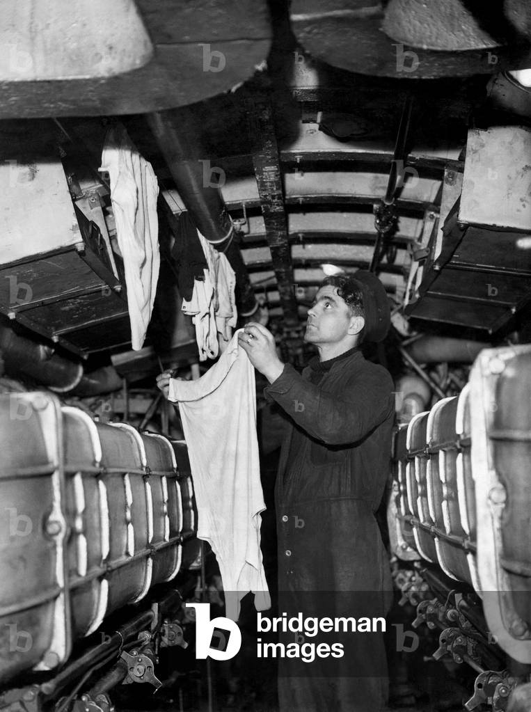Jack is a very clean being. Even on the bottom he manages to use the engine room heat to 