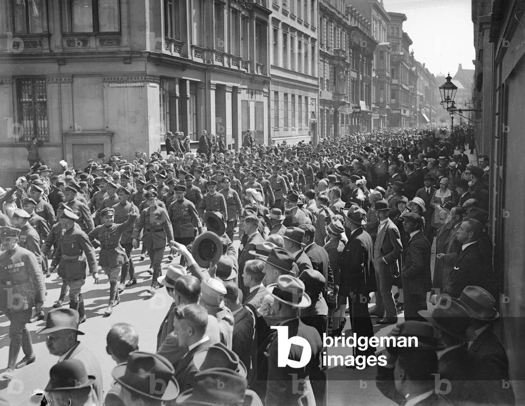 About 80 000 members of the World War One veterans paramilitary group 