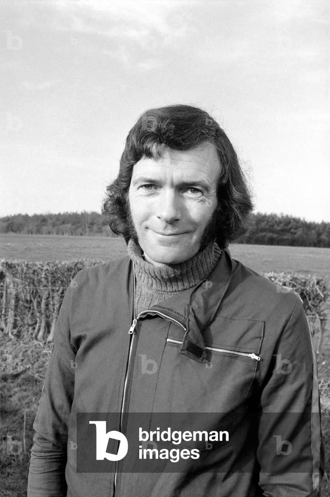Attempt to beat World Record, Human Kite man Ken Messenger launches from a hot air balloon, January 1975