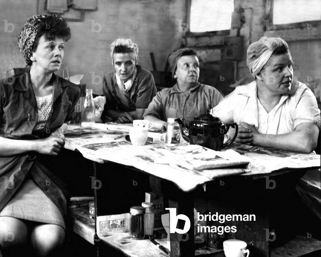 Four buffer girls, wives of Yorkshire miners, are having a cup of tea at their Sheffield factory. June 1964 (b/w photo)
