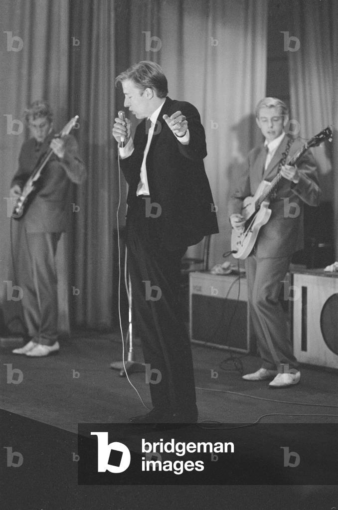 British pop singer Mike Sarne performing on stage with his band. 12th September 1962 (b/w photo)