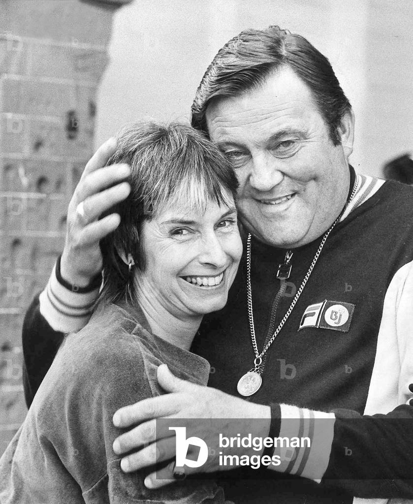 Terry Scott actor comedian gives his second wife Maggie a hug, 18th July 1982 (b/w photo)