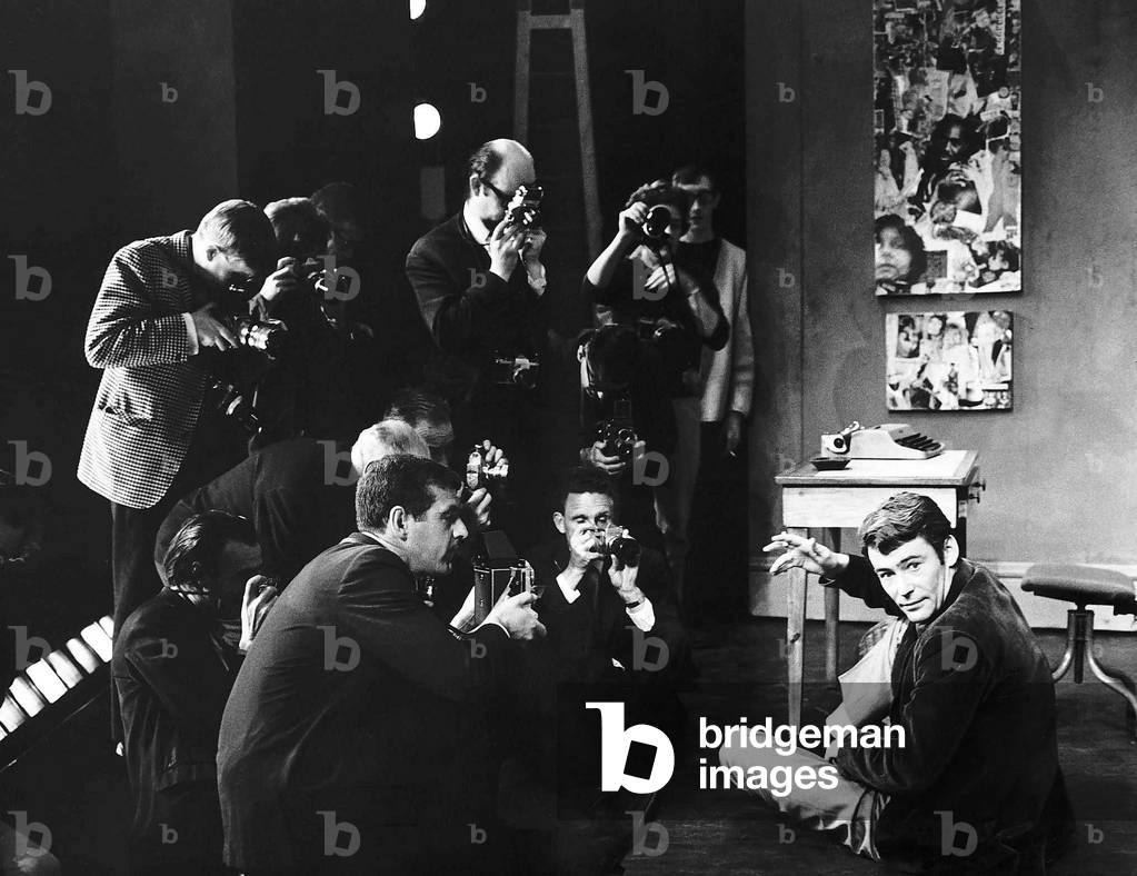 Peter O'Toole Actor faces a barrage of cameras during a photo call for his new play 