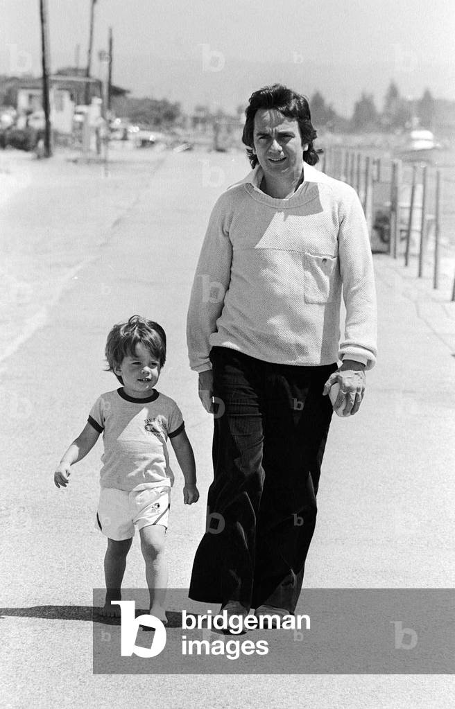 Dudley Moore, Aug 1978 actor comedian and pianist with his two and a half year old son Patrick