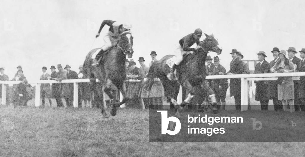 Shaun Golin (left) races to the finishing post to win the 1930 Grand National. 29th March 1930 (b/w photo)