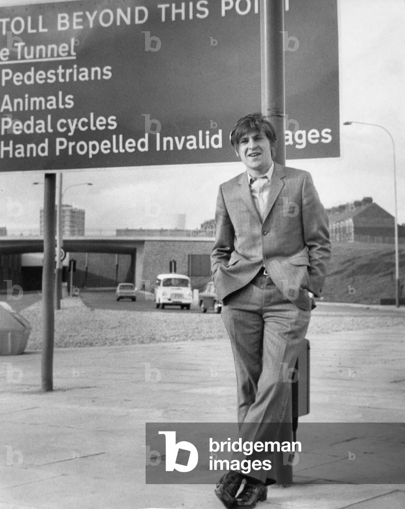 Alan Price, former member of The Animals pop group, closed the second chapter of his career in his native North-East as he said goodbye to his seven-strong band, The Alan Price Set, following a week of cabaret at a Bedlington night club. Alan was heading to London to concentrate more on television work, record production and group management. 13th October 1968 (b/w photo)