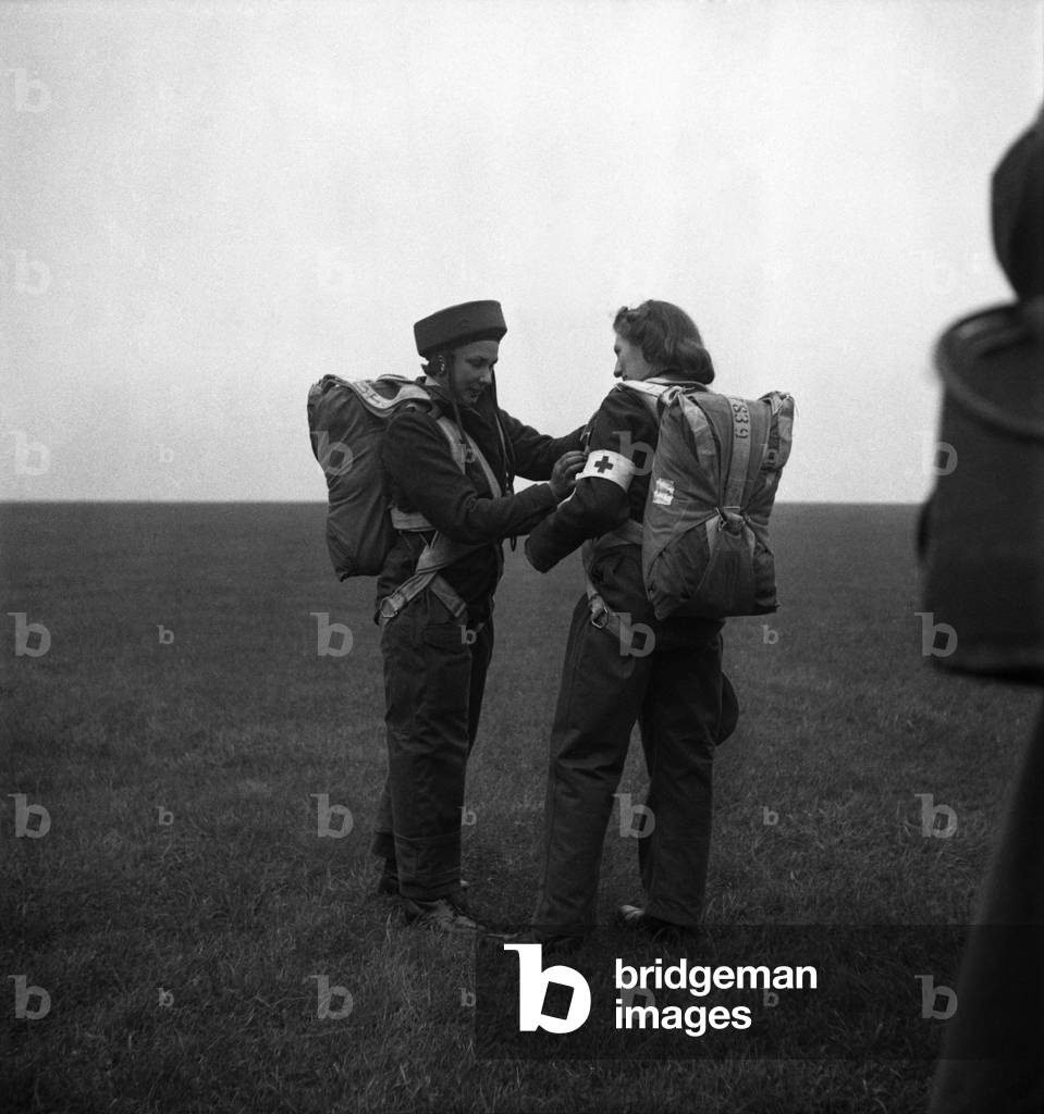 RAF Parachute Nurses. October 1948 O15033-005