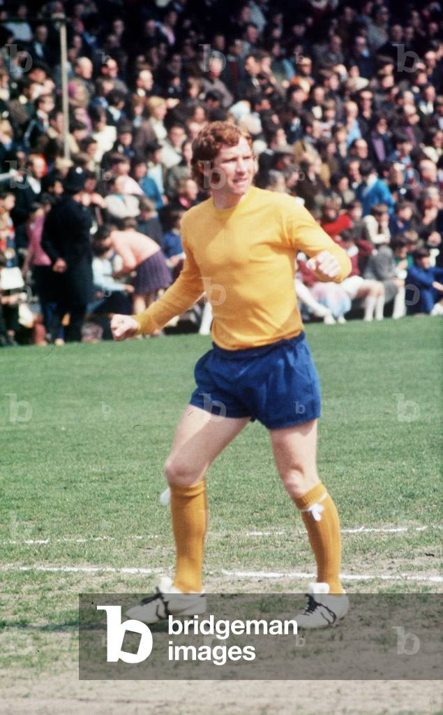 Alan Ball of Everton wearing the yellow away strip c. 1969 (photo)