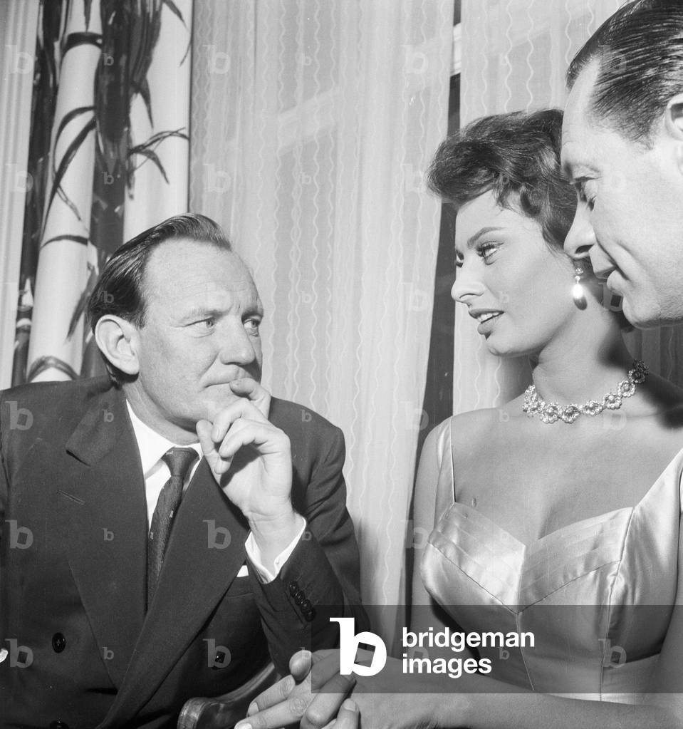 Sophia Loren, with actors Trevor Howard and William Holden, news press conference for 1958 film The Key, 20th October 1957. Evaluation Scan Only