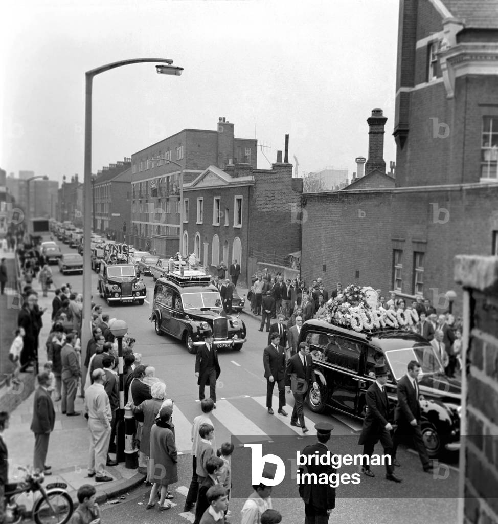 Funeral of boxer Tommy Gibbon, October 1969 (b/w photo)
