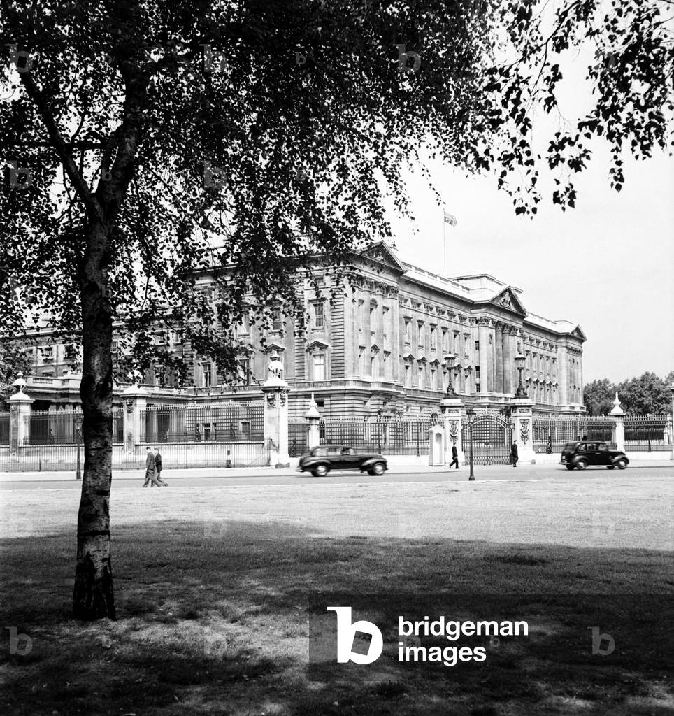 Buckingham Palace. July 1952 (b/w photo)