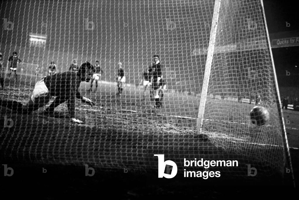 Sport. Football, League Cup Semi Final 1st leg Manchester City 2 v. Manchester United. Action from the match. December 1969 (photo)
