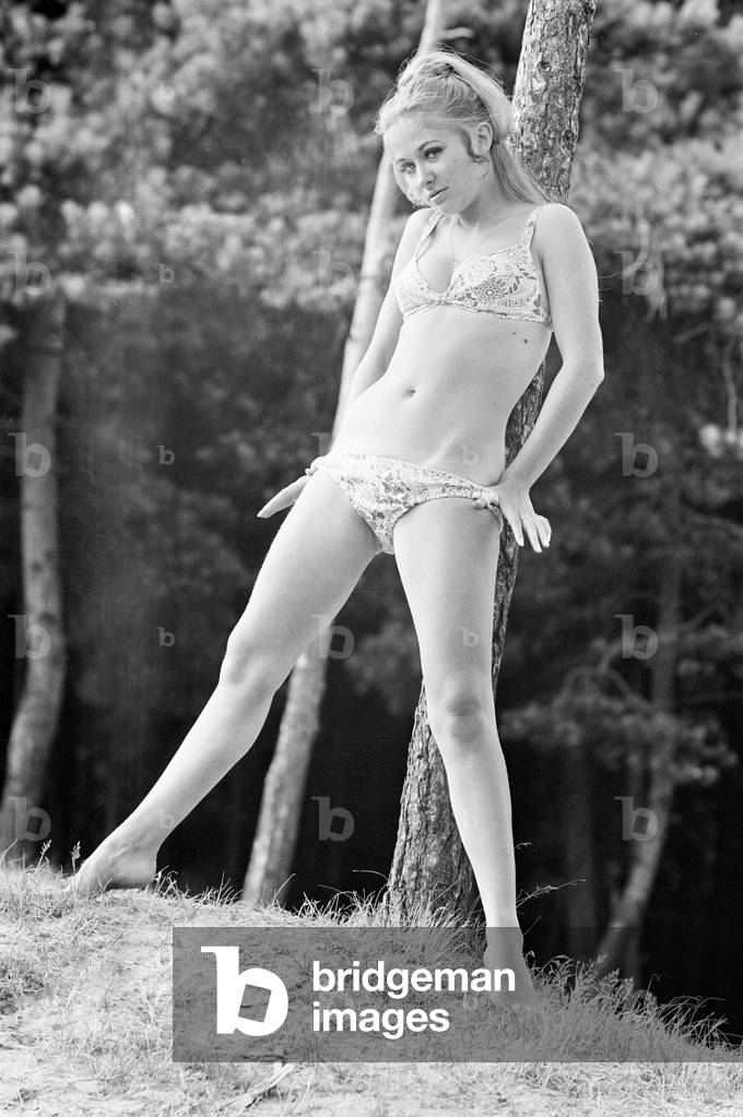 Jane Bell, model aged, 21 years old, from Liverpool,, 30th July 1970 (b/w photo)