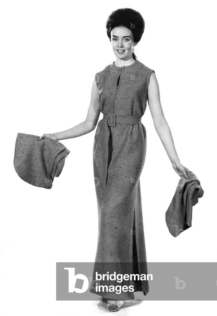 Reveille Fashions 1963. Barbara Turned, January 1963 (b/w photo)