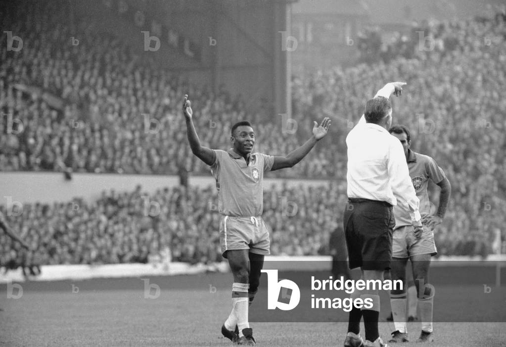 Scotland v Brazil International Friendly at Hampden Park, 25th June 1966. Pele appeals to the referee. Final score:Scotland 1-1 Brazil (photo)