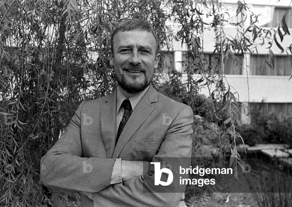 Actor Edward Woodward s. Circa 1972