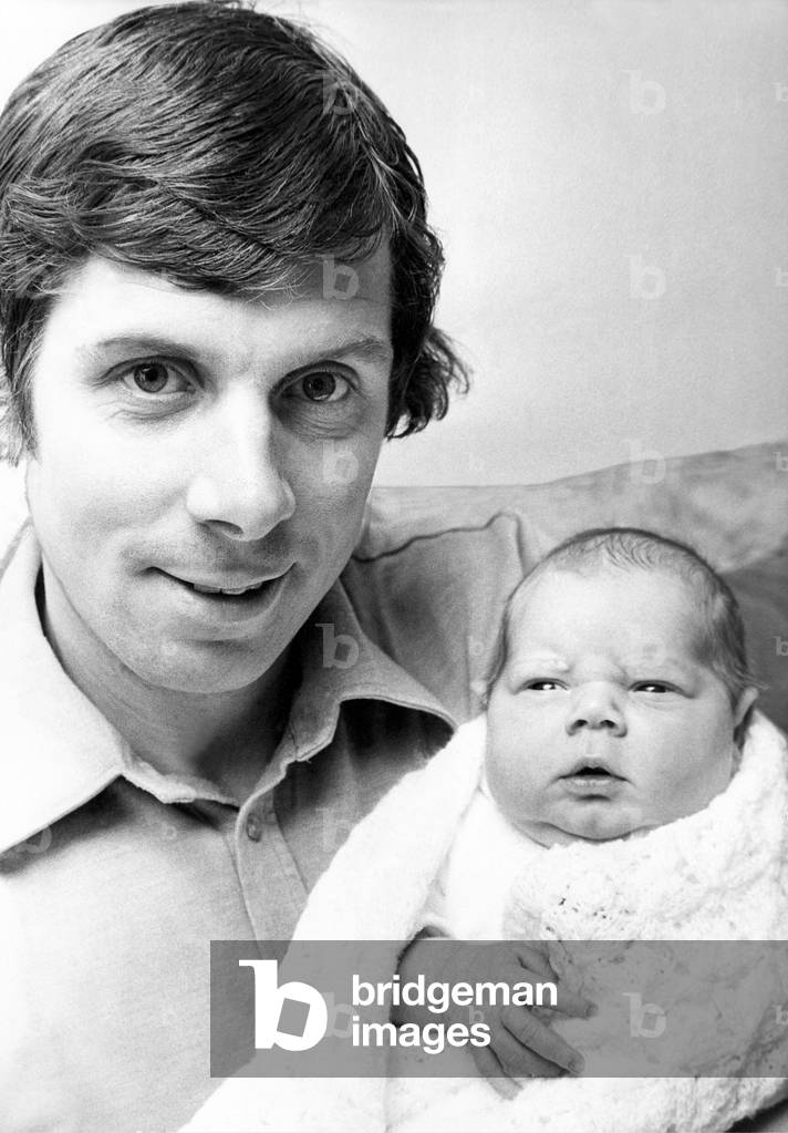 Brendan Foster with his baby daughter Catherine in March 1979 27/03/1979 (b/w photo)