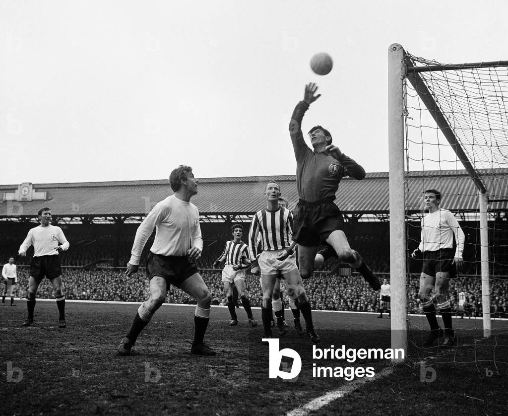 English League Division One match at Roker Park. Sunderland 2 v Tottenham Hotspur 1. Spurs goalkeeper Bill Brown just manages to tip a header from Sunderland's Charlie Hurley over the bar as Mike Hellawell (centre) waits for a chance. 20th March 1965 (photo)