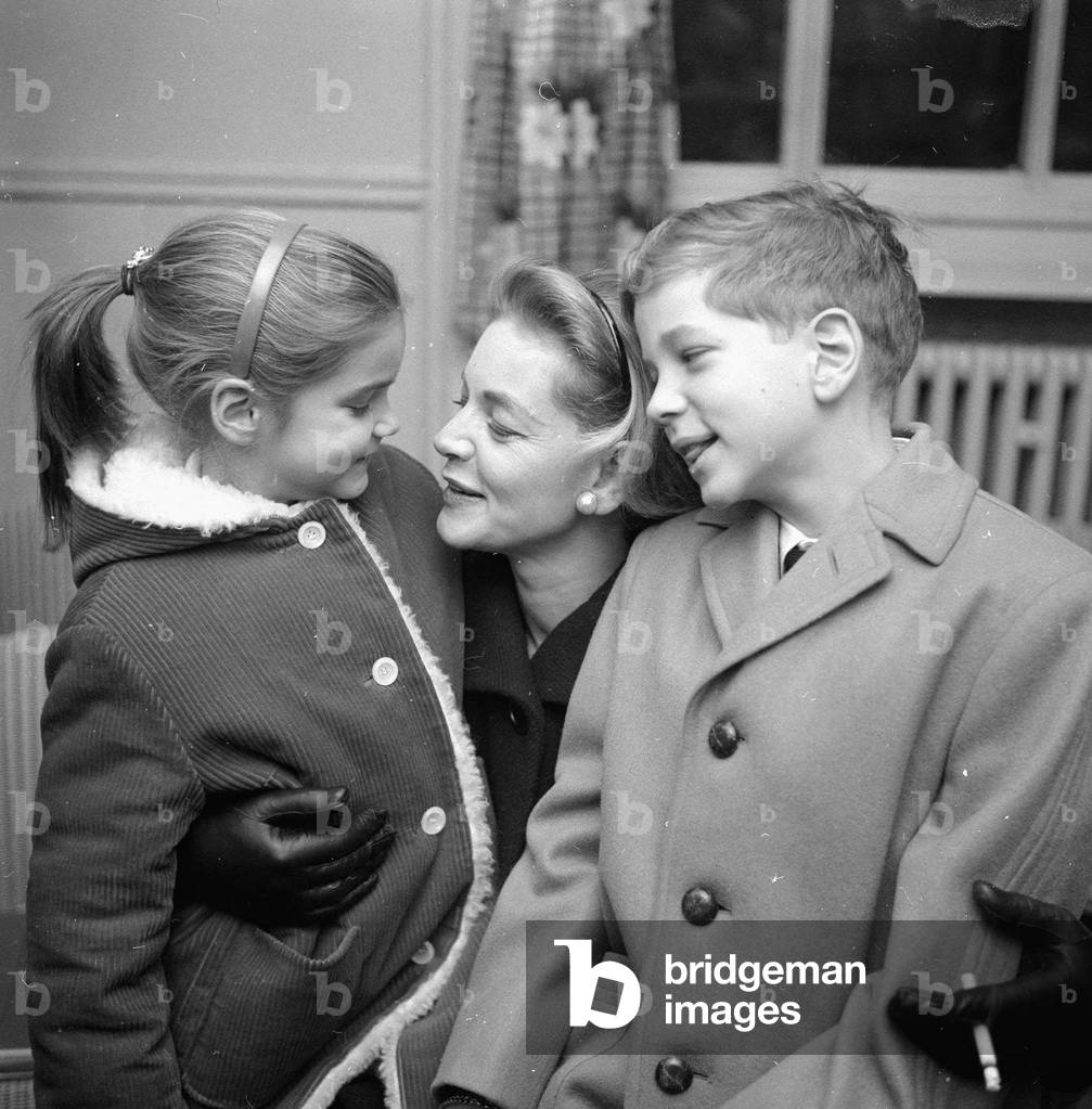 Lauren Bacall with her son and daughter January 1959 (b/w photo)