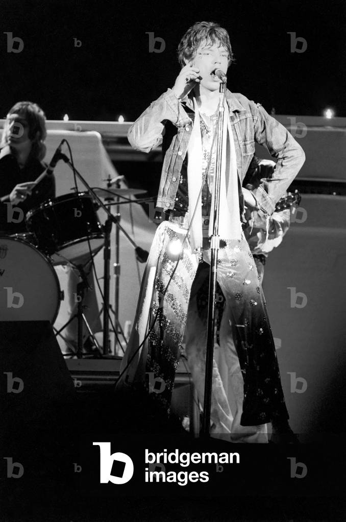 Mick Jagger, Rolling Stones Inglewood Forum, Los Angeles, California, US (Charity Concert for the Nicaraguan Earthquake). at the time the highest grossing rock concert ever. 18 January 1973 (b/w photo)